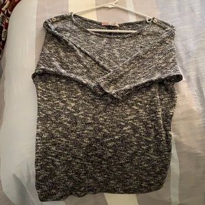 Women’s sweaterish type shirt